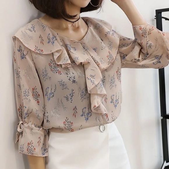 Sadie & Sage Peach Ruffle Blouse - Picture 2 of 6